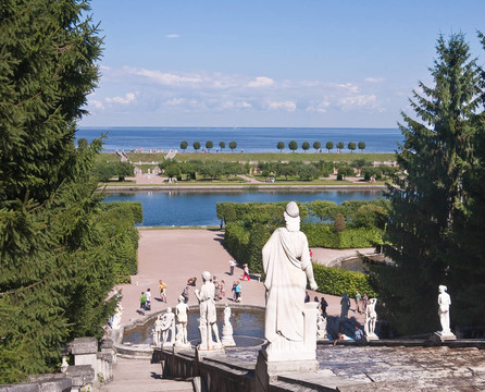 在級聯(lián)金山雕塑；Peterhof。俄羅斯