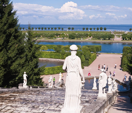 在級聯(lián)金山雕塑；Peterhof。俄羅斯