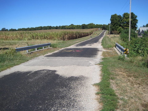 鄉(xiāng)村道路是連接橋