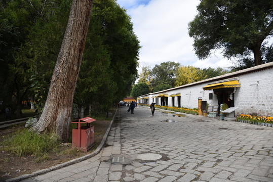羅布林卡