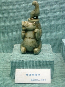 玉鷹熊擺件
