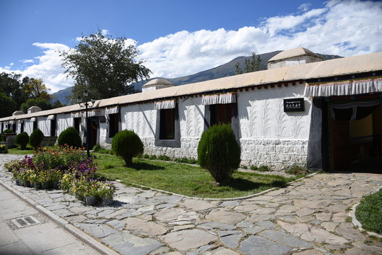 羅布林卡白色建筑
