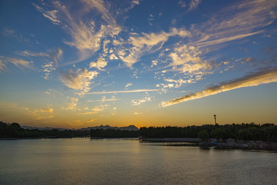 天空晚霞