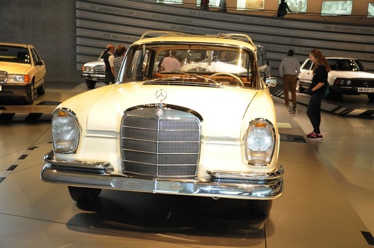 奔馳汽車博物館