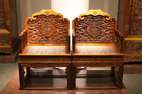 金絲楠木 雕龍紋 扶手椅