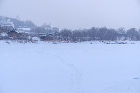 雪中農(nóng)房