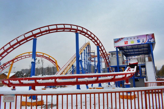 過(guò)山車雪景