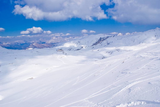 蒼白的圣馬蒂諾高原；Dolomites