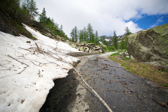 瑞士山區(qū)危險公路