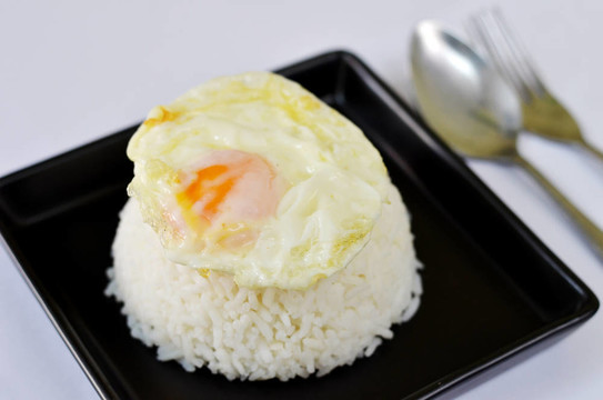 米飯和煎蛋