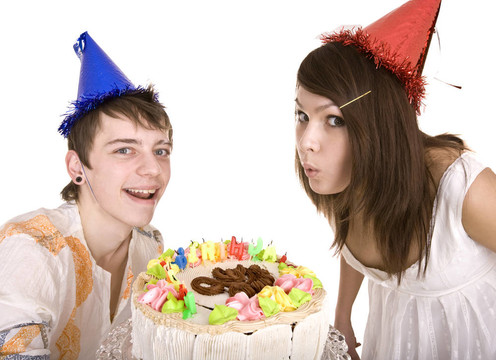 兩個青少年慶祝生日快樂。分離。