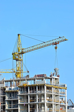 起重機(jī)和建筑工地反對藍(lán)天