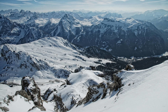 在Dolomities的滑雪勝地；Dolomiti