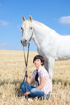 年輕女人和馬