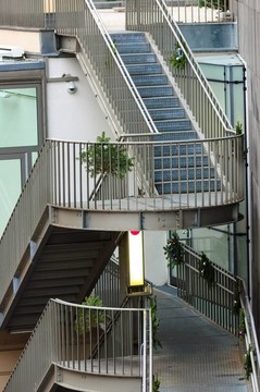 現(xiàn)代樓梯