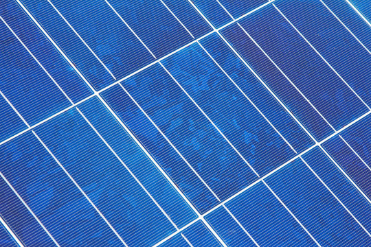 一個太陽能電池板模塊對角特寫