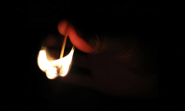 點燃一根火柴