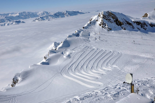 在Kitzsteinhorn Kaprun附近的滑雪場(chǎng)的斜坡；奧地利阿爾卑斯