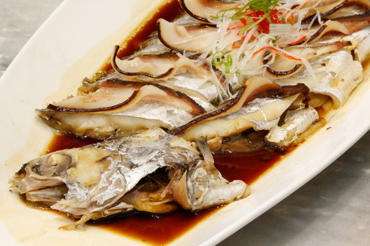 陳年火腿蒸帶魚