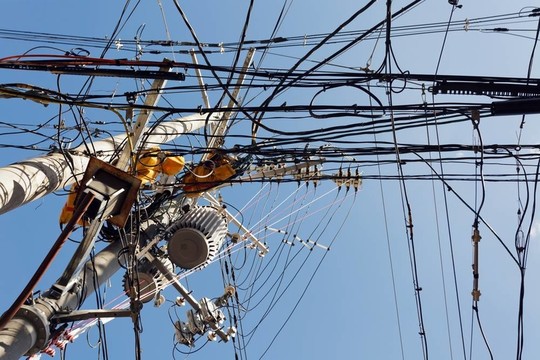 凌亂的電纜