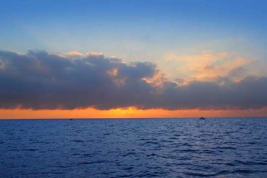 海景日出第一太陽橙色藍(lán)色的大海