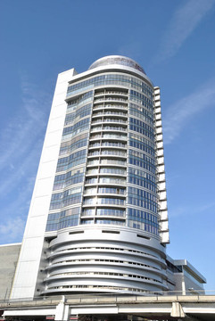 現(xiàn)代建筑反對藍(lán)天