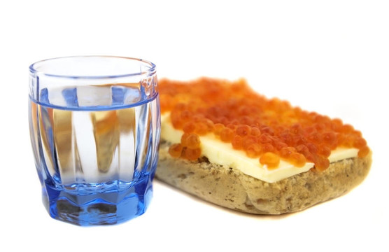用豚鼠酒杯和漢堡包