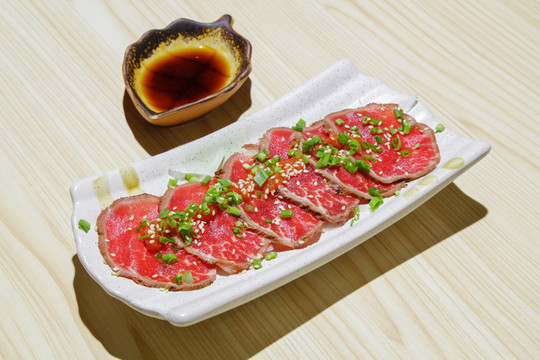 生拌牛肉