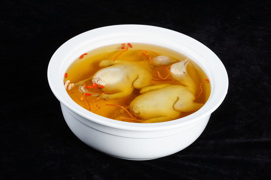 童子雞煲湯