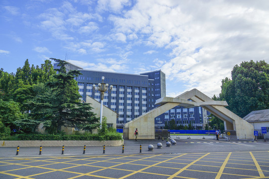 學校大門