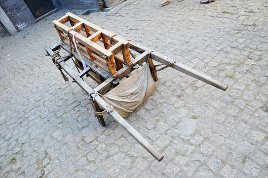 獨(dú)輪車(chē)