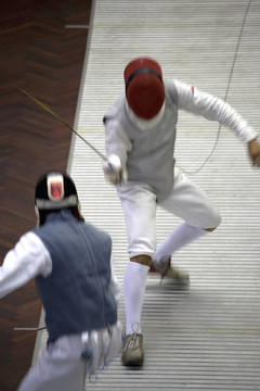男子擊劍