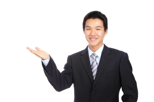年輕商人微笑著展示手勢