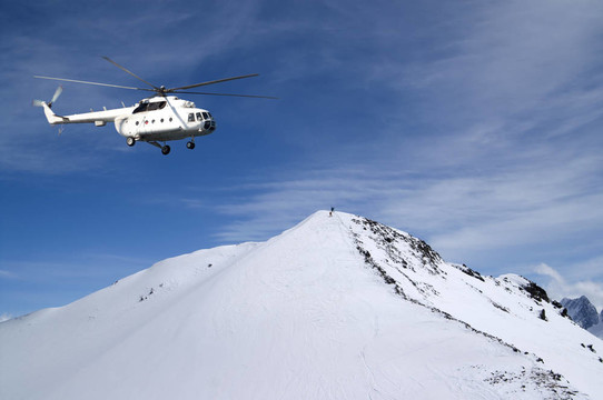 Heliski在雪山