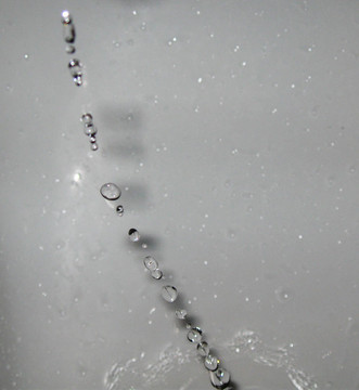 水