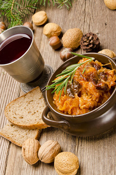 在波蘭種煙熏肉酸菜