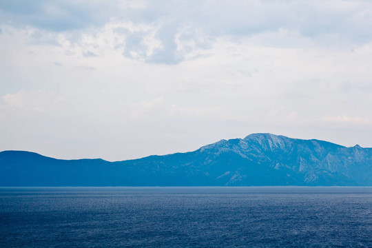 在島島的早晨；克羅地亞