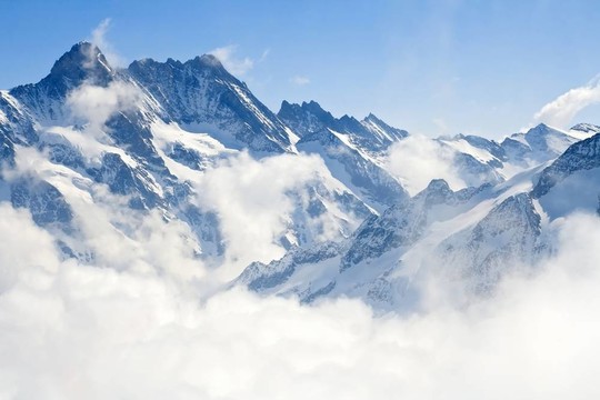 峰阿爾卑斯山地景觀