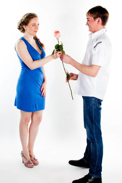 男人給女人花