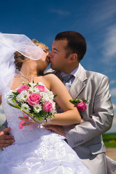 新婚夫婦親吻