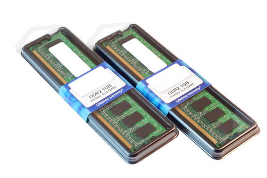 在包的兩DDR2內(nèi)存模組