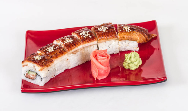 日本傳統(tǒng)美食- Maki Roll黃瓜，奶油奶酪和生鮭魚和鰻魚