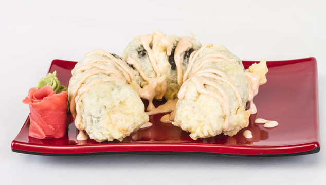 日本料理天婦羅壽司-真希（油炸鮭魚魚子魚子和奶油奶酪；卷內(nèi)）