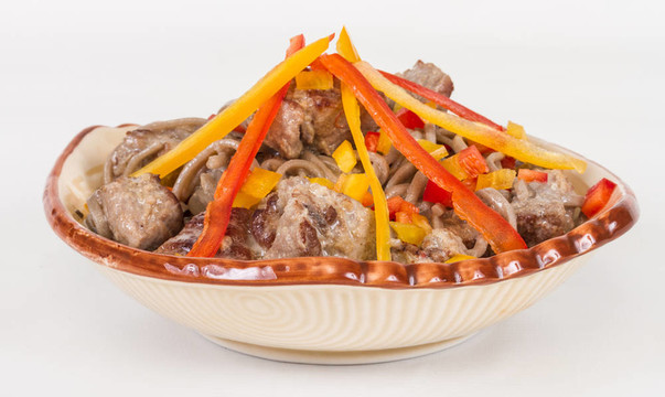 豬肉的亞洲式面條；香辣美味可口