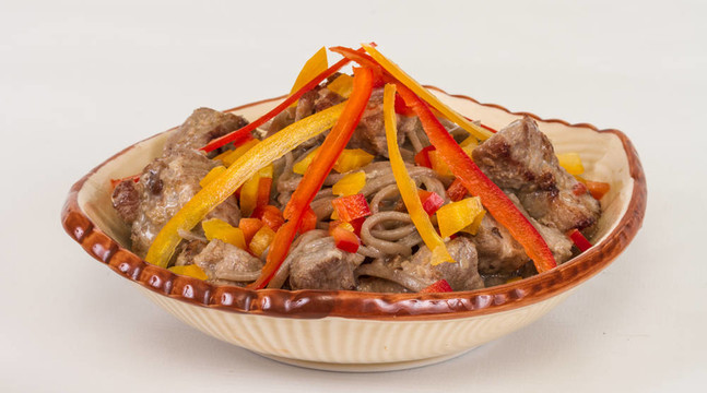 豬肉的亞洲式面條；香辣美味可口