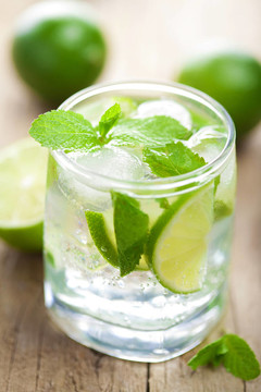 新鮮的mojito雞尾酒