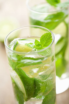 新鮮的mojito雞尾酒