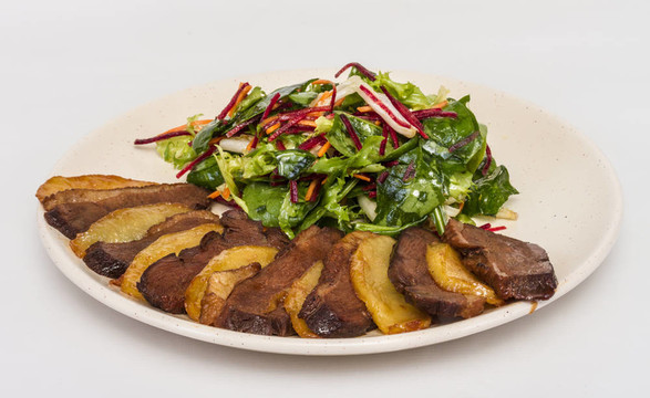 鴨肉；土豆泥加松露油；無花果和茴香汁