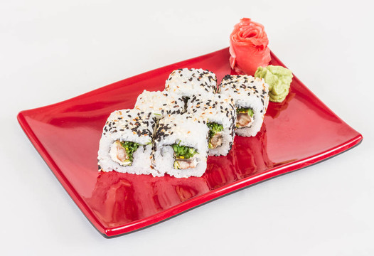 日本的傳統(tǒng)美食-- Maki Roll紫菜；奶油奶酪和鰻魚。白色背景隔離