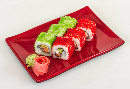 魚子辣真希壽司，熱輥與各種不同類型的Tobiko（飛魚卵）和鮭魚在外面